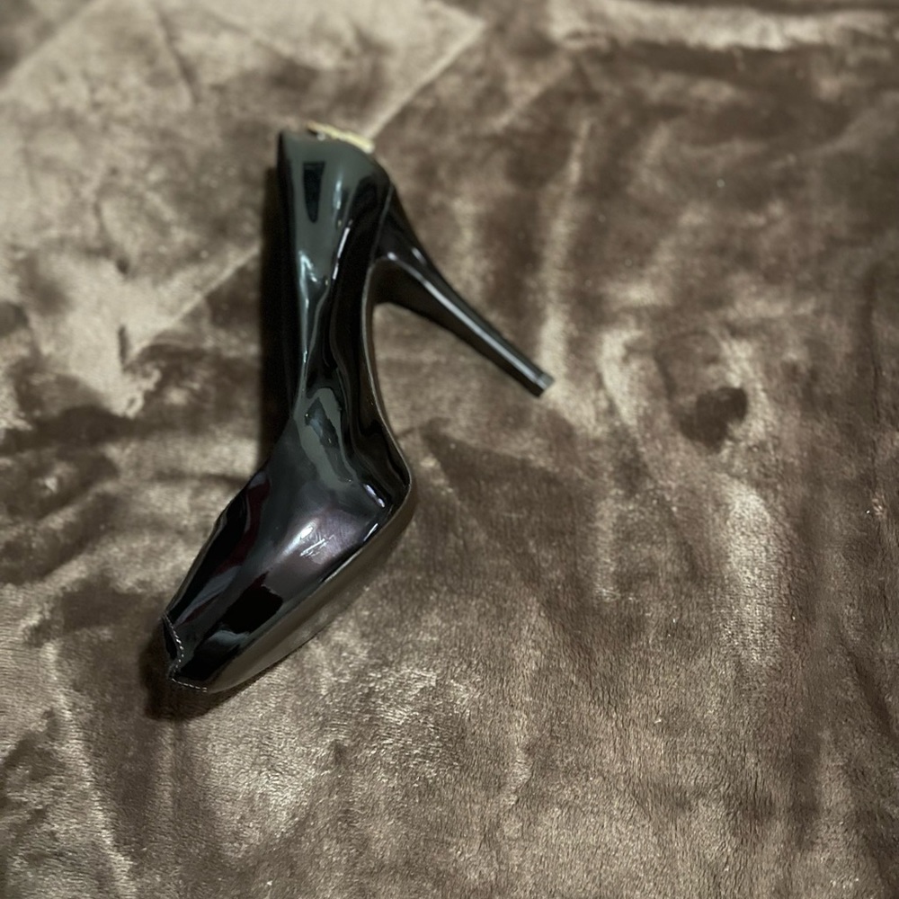 Louis Vuitton shoe heels black size 39 1/2 band new Authentic